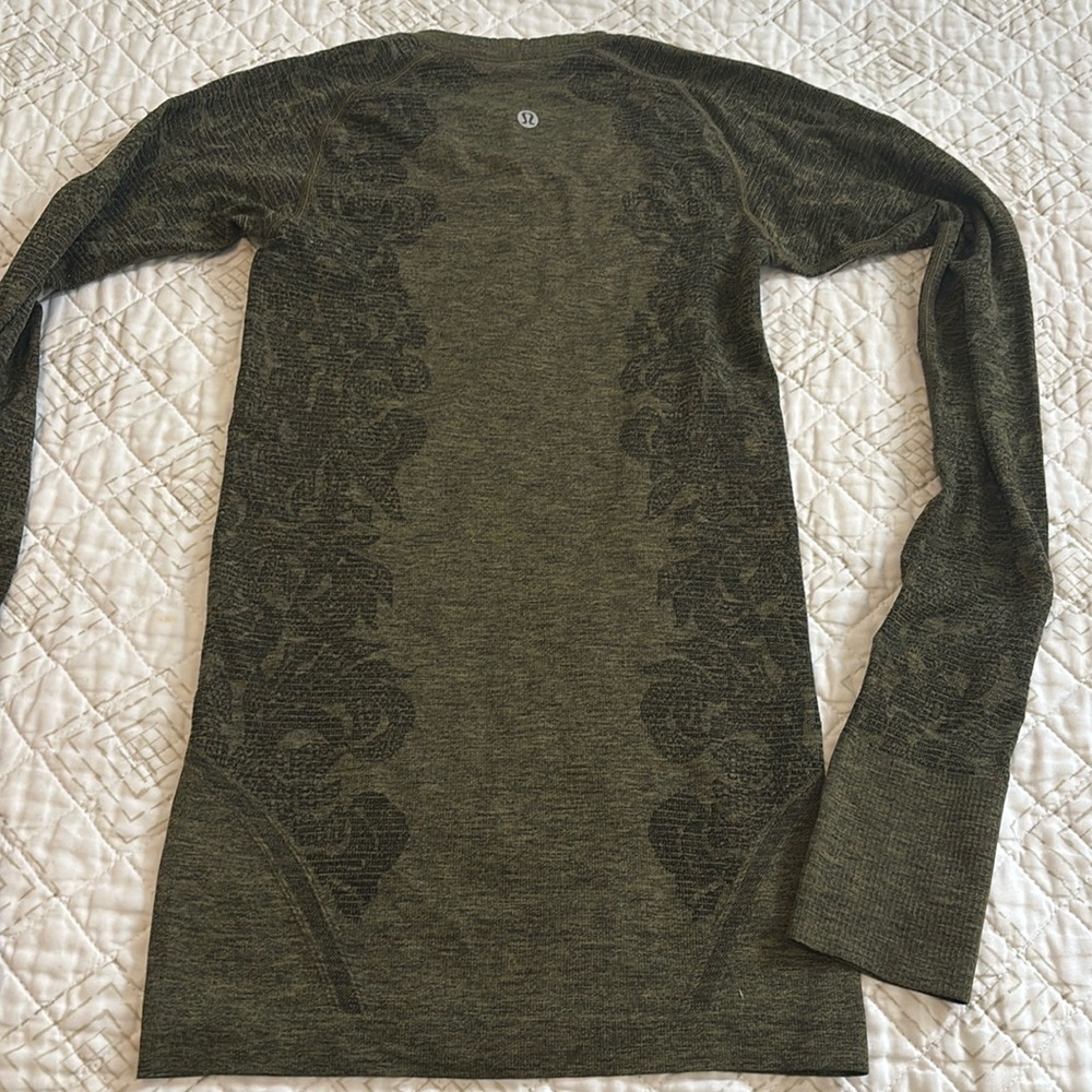 Lululemon top